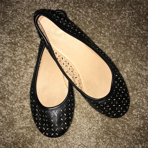Report Shoes - Cute, Comfy, Flexible, Leather Look Flats